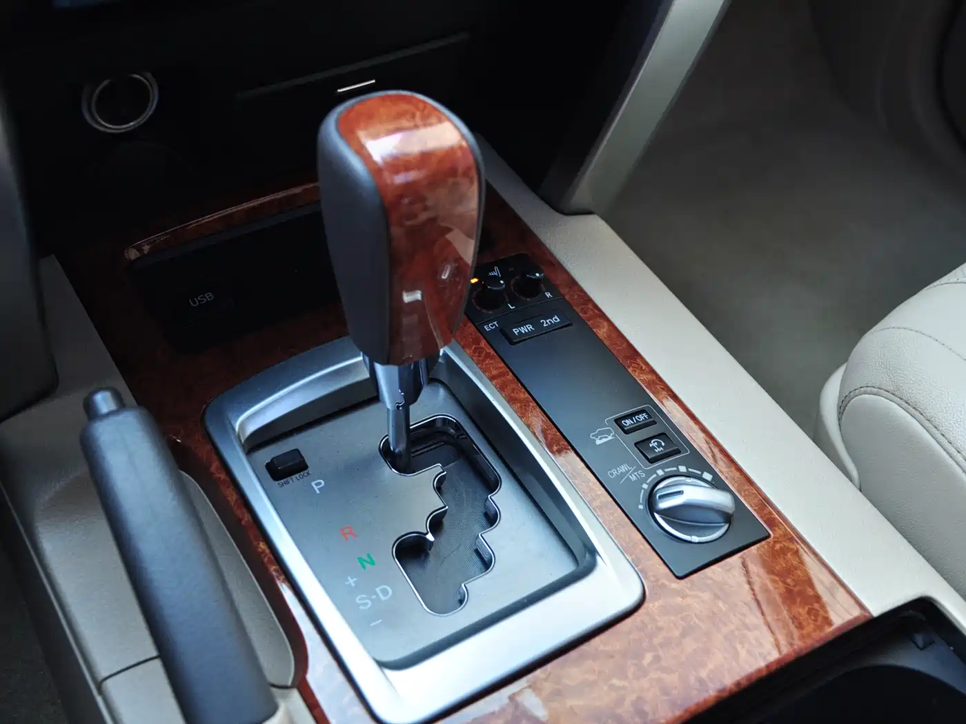 Toyota Land Cruiser 2012 4.6L Automatic VX фото 13