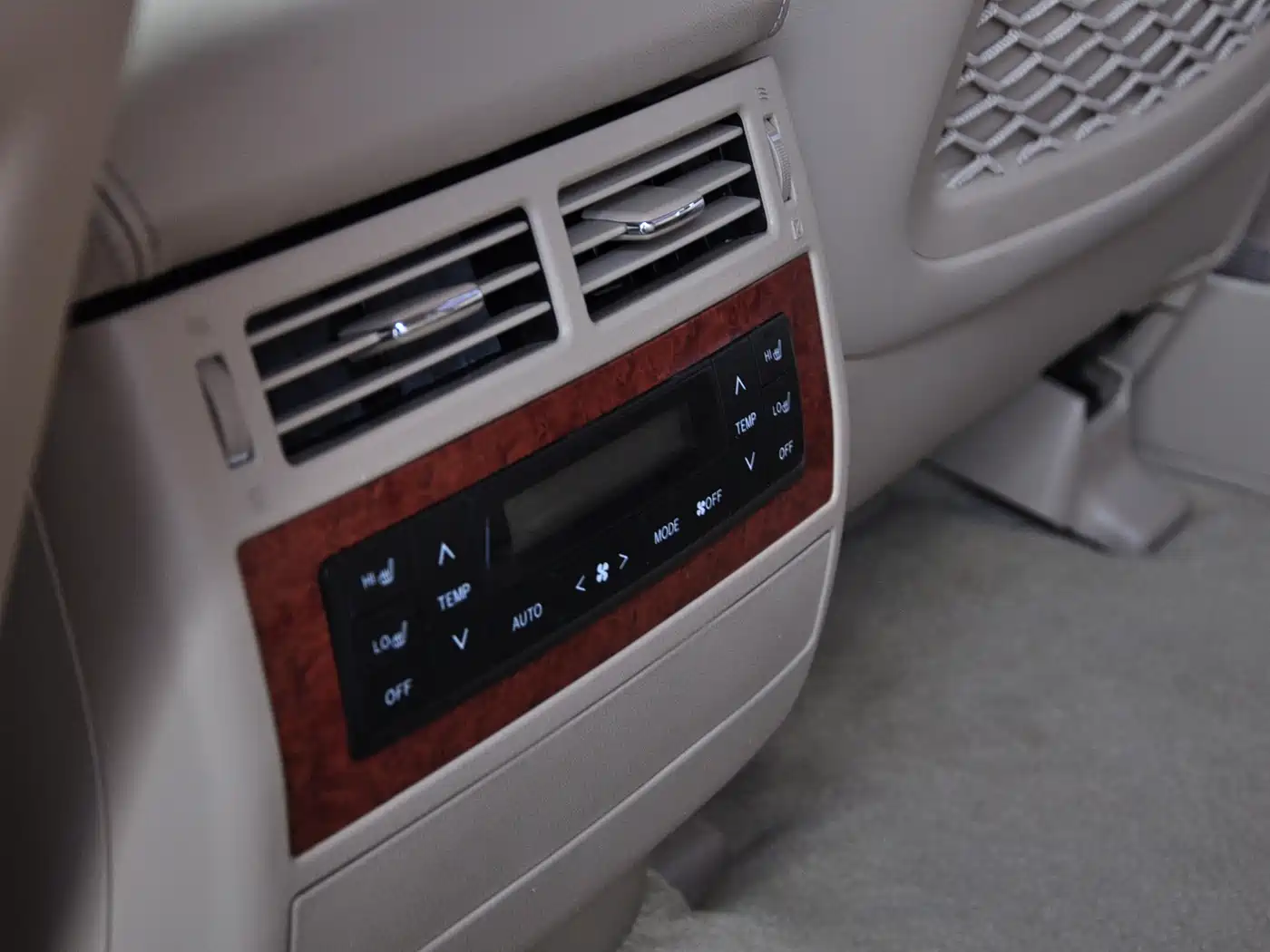 Toyota Land Cruiser 2012 4.6L Automatic VX фото 16