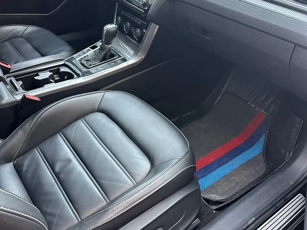 Volkswagen Passat 2017 280TSI DSG Prestige фото 11