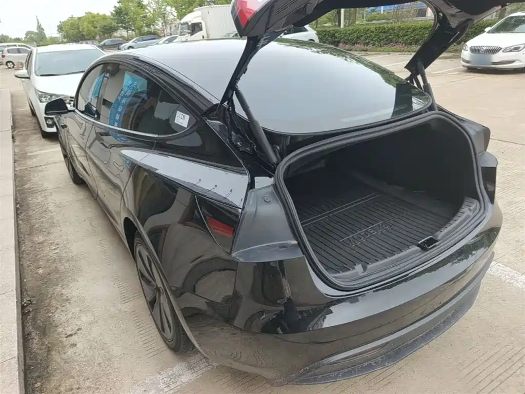 Фото 5 - Tesla Model 3