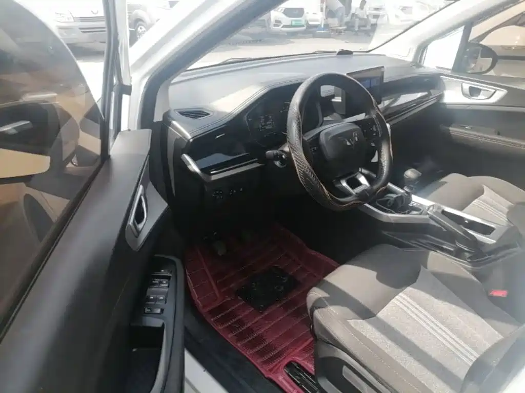 Wuling Motors Wuling Jiachen 2025 2022 1.5L Manual Joy Elite