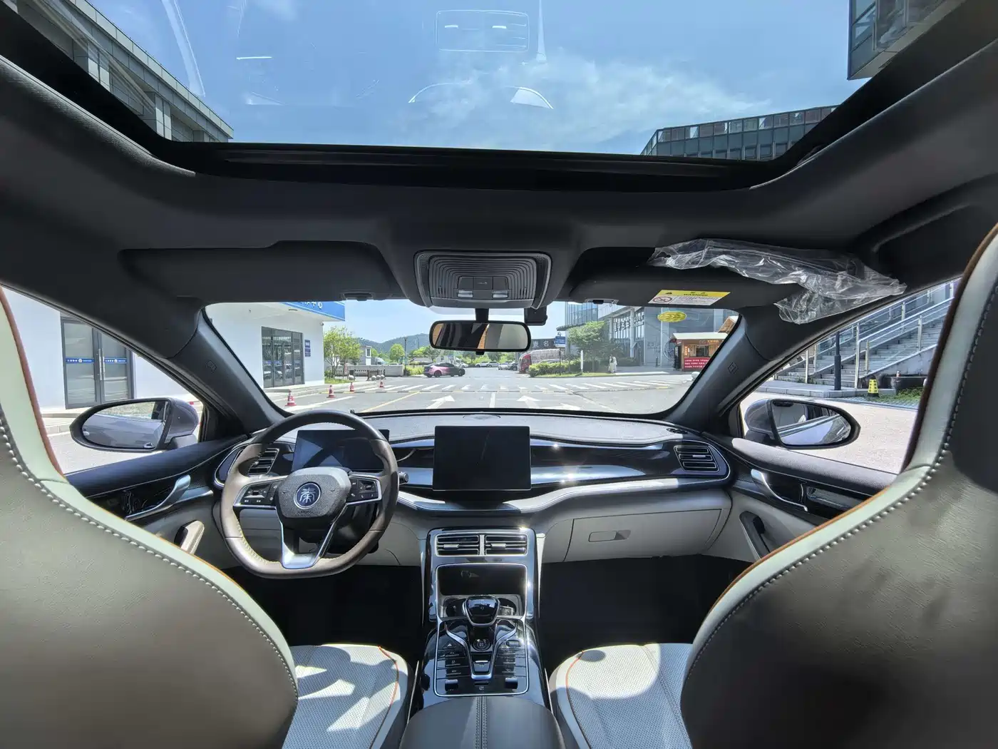 BYD Qin PLUS 2024 Glory Edition DM-i 55KM Surpass фото 9