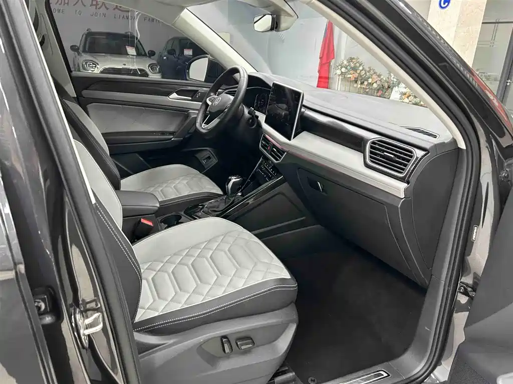 Volkswagen Tayron 2023 280TSI 2WD Luxury Plus Advanced Edition фото 13