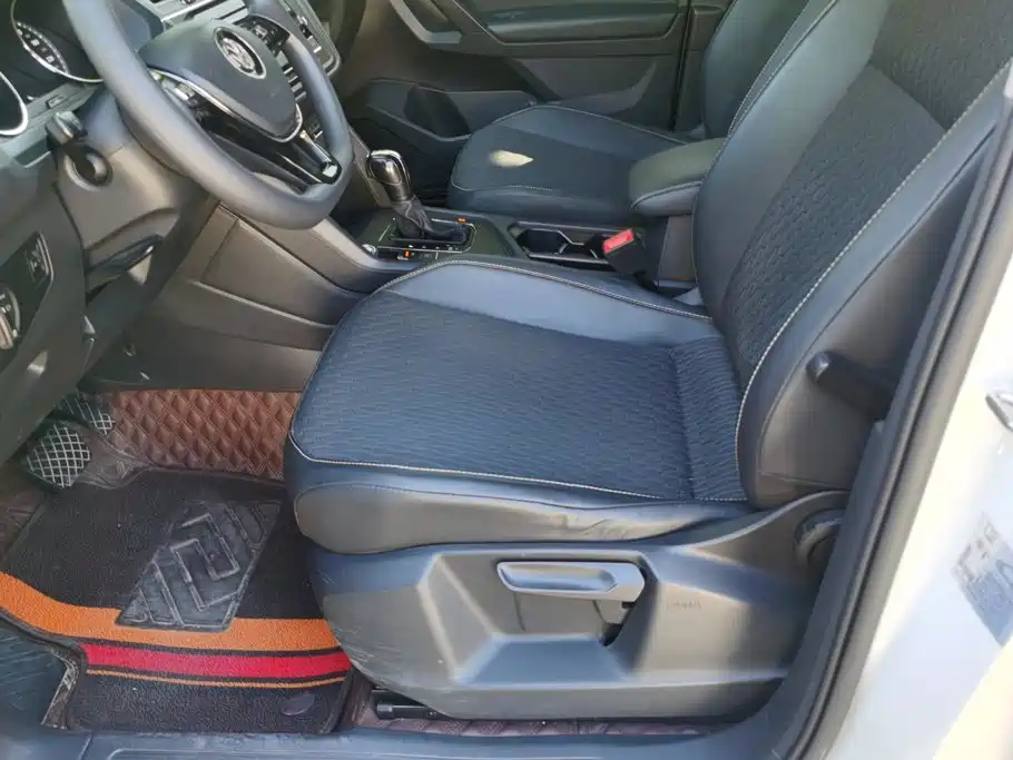 Photo 9 - Volkswagen Tiguan L