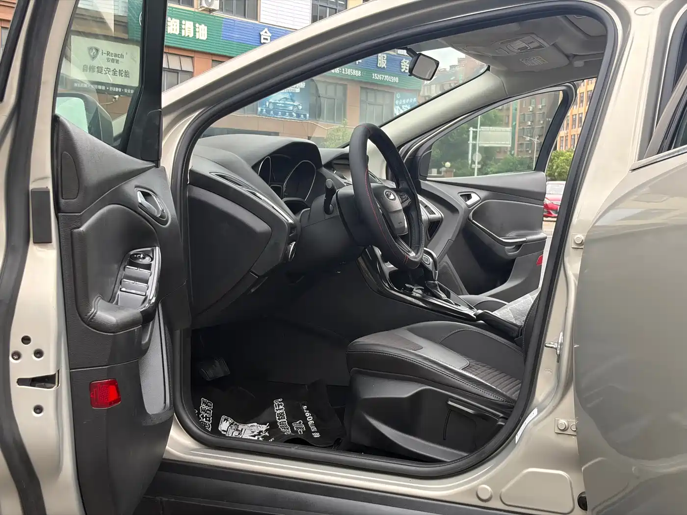 Photo 10 - Ford Focus