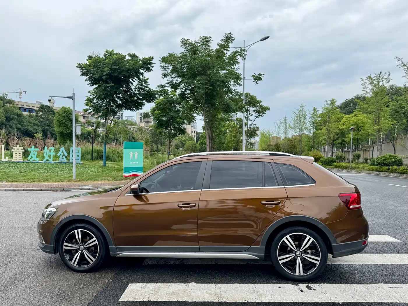 Volkswagen Gran Lavida 2017 230TSI DSG Luxury Edition фото 12