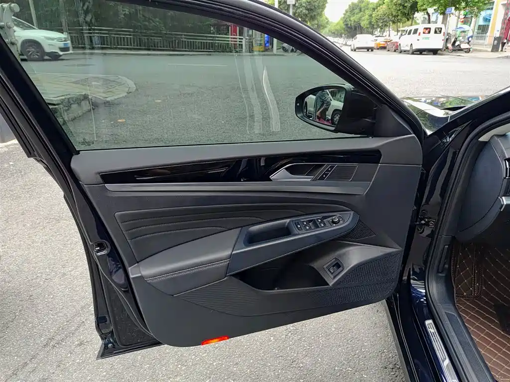 Volkswagen Passat 2024 330TSI Elite Edition фото 6