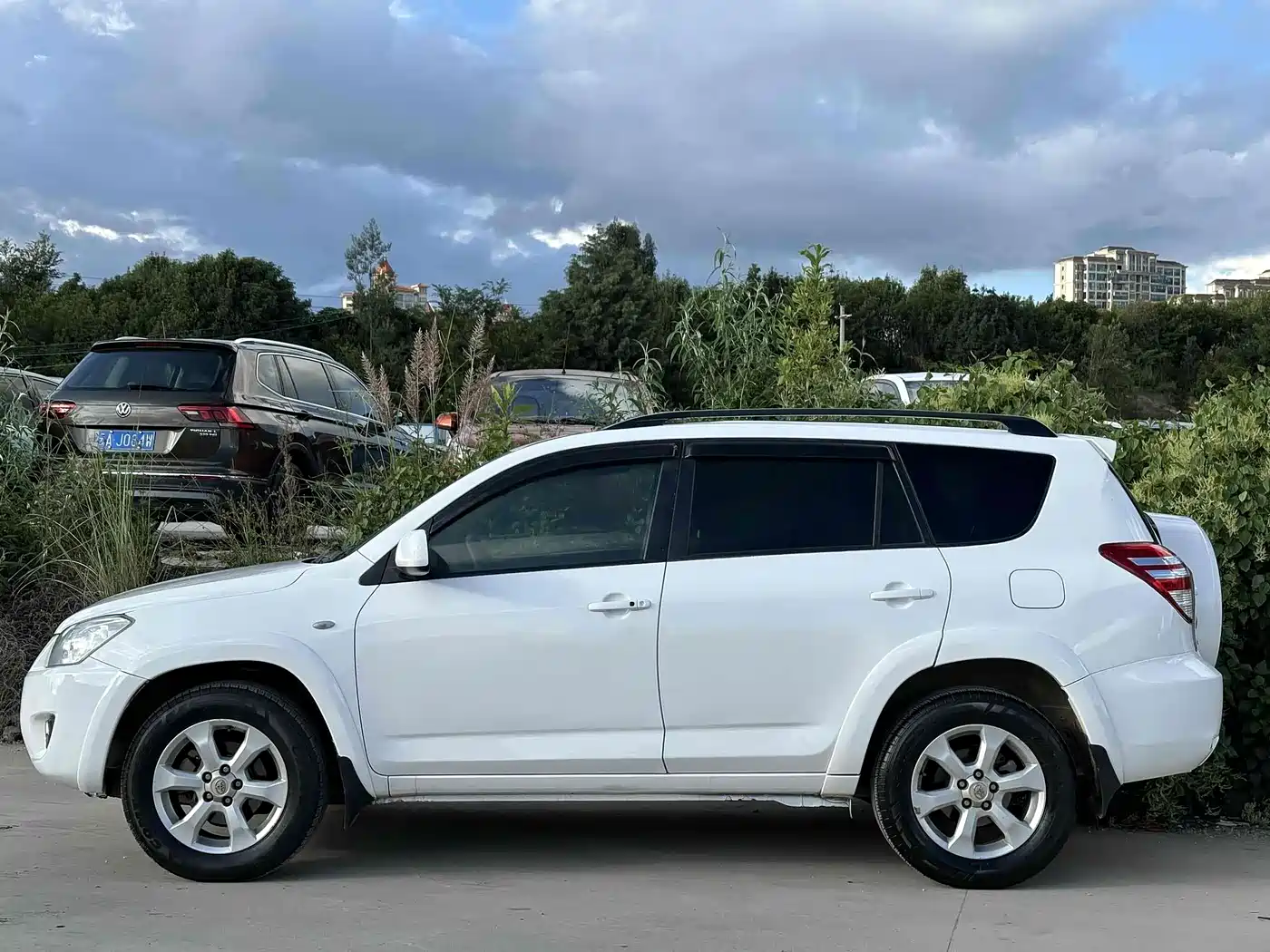 Toyota RAV4 Rongfang 2010 2.0L Automatic Luxury Upgrade Edition фото 4