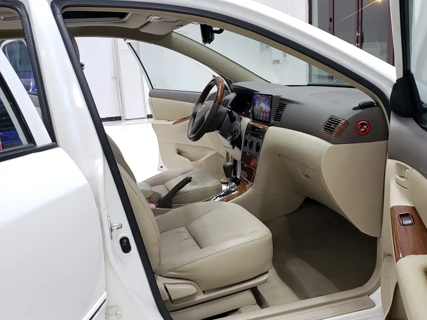 Toyota Corolla 2011 1.6L Automatic Luxury Edition фото 16