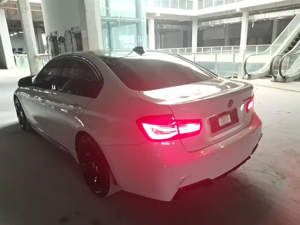 BMW 3 Series 2019 320i M Sport Black Night Edition фото 5