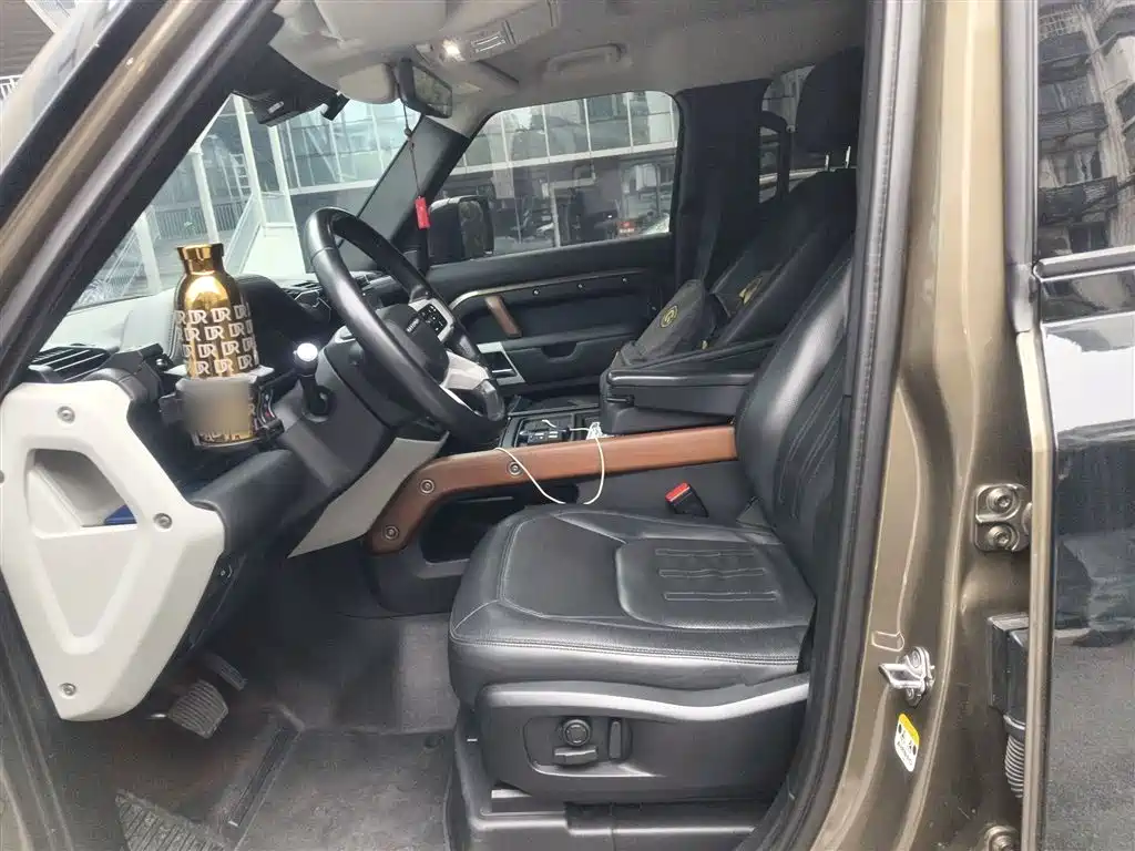 Land Rover Defender 2022 110 P400 X-DYNAMIC HSE фото 8