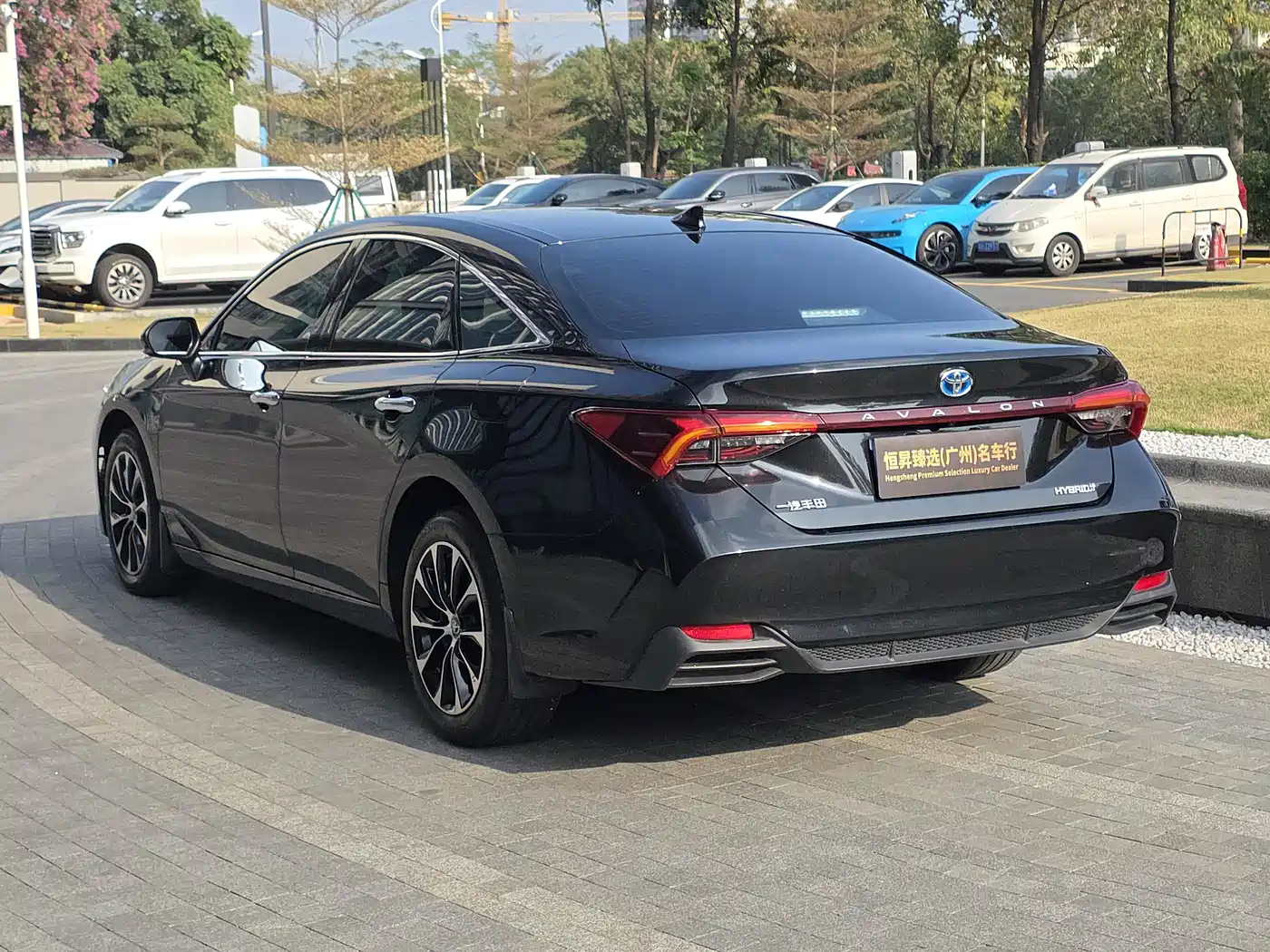 Toyota Avalon 2022 Hybrid 2.5L Luxury Edition фото 5