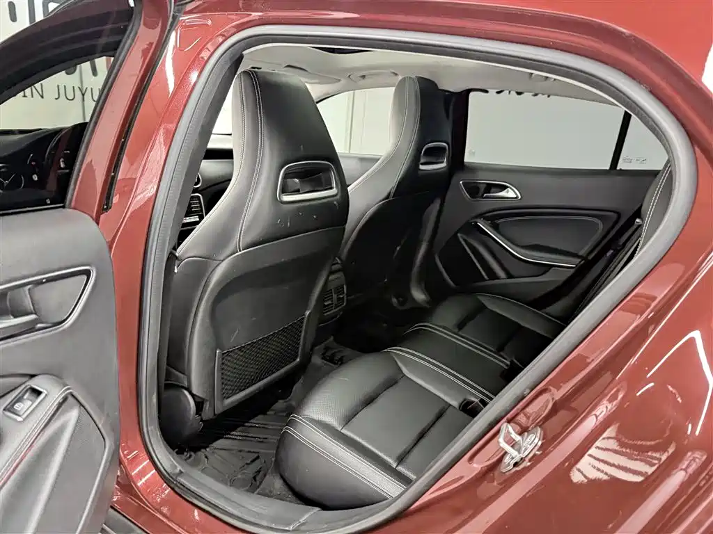 Mercedes-Benz GLA 2018 GLA 200 Dynamic фото 10