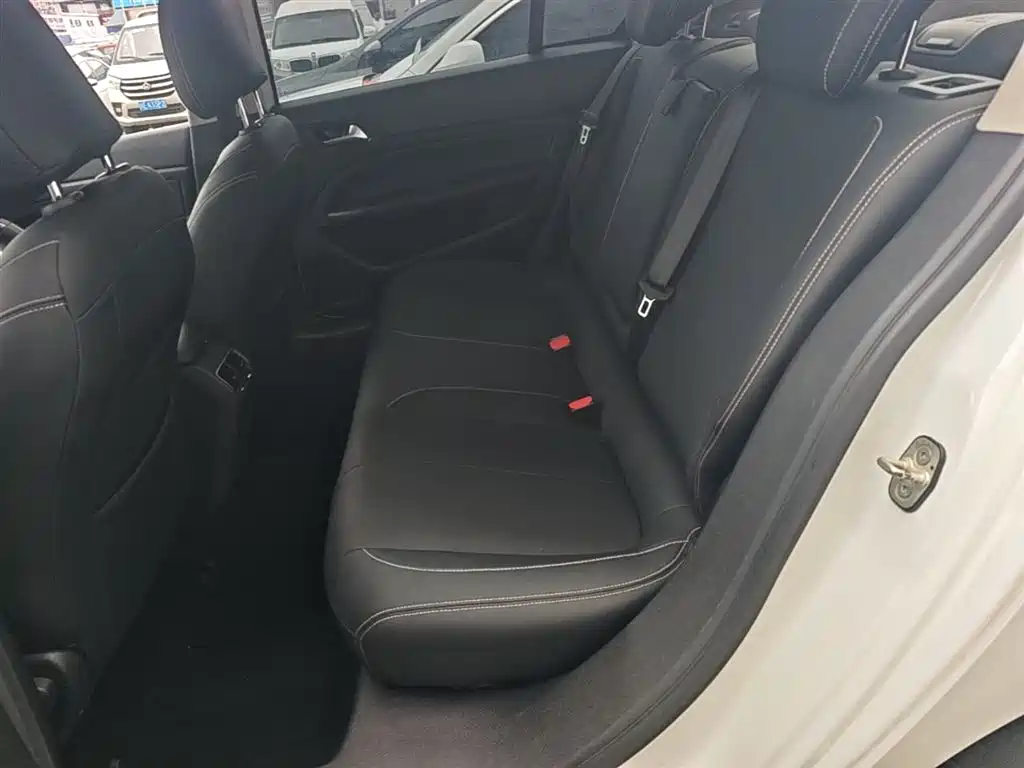 Peugeot 408 2016 1.6T Automatic Luxury Edition фото 17