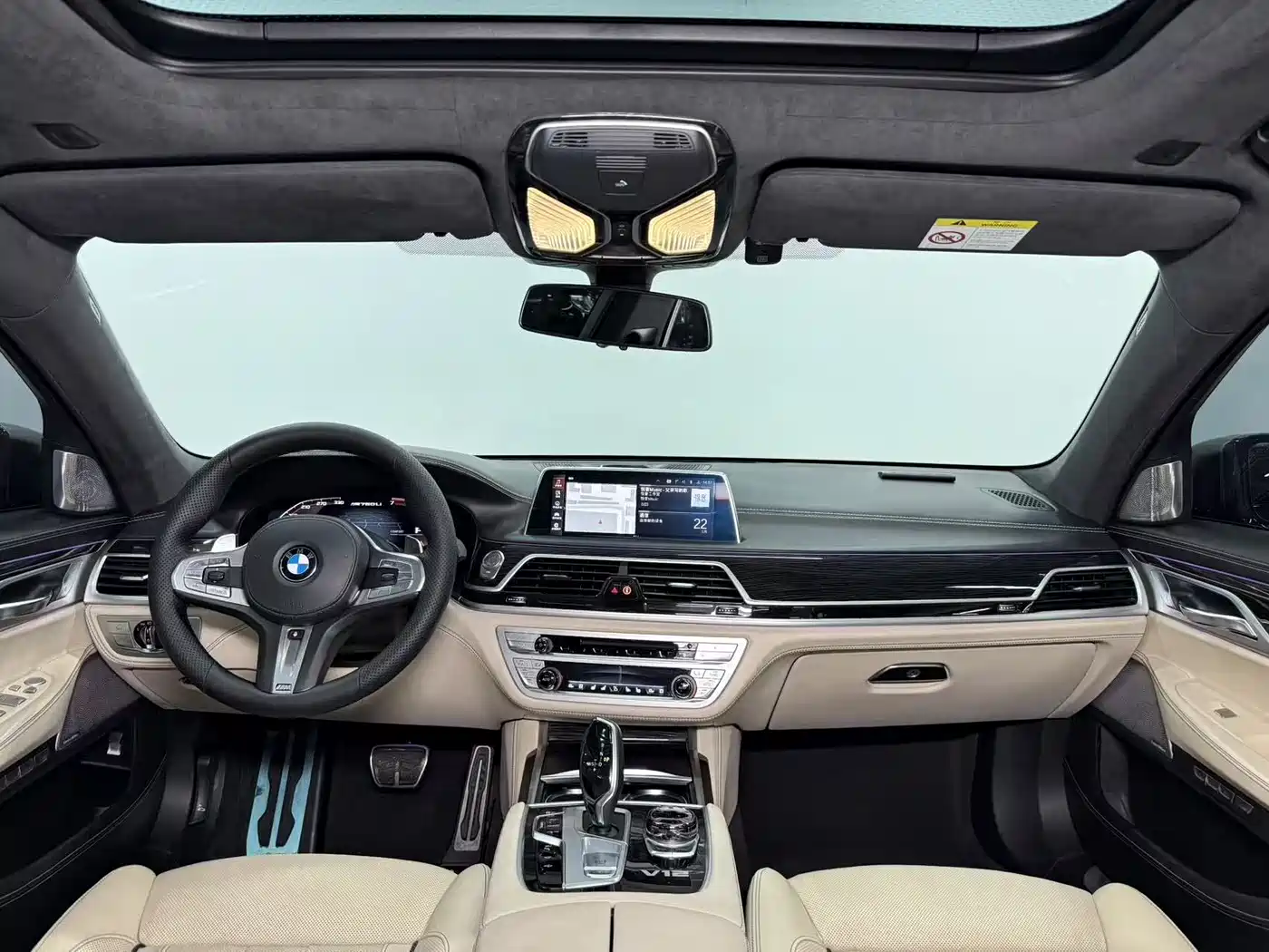 BMW 7 Series 2017 M760Li xDrive фото 7