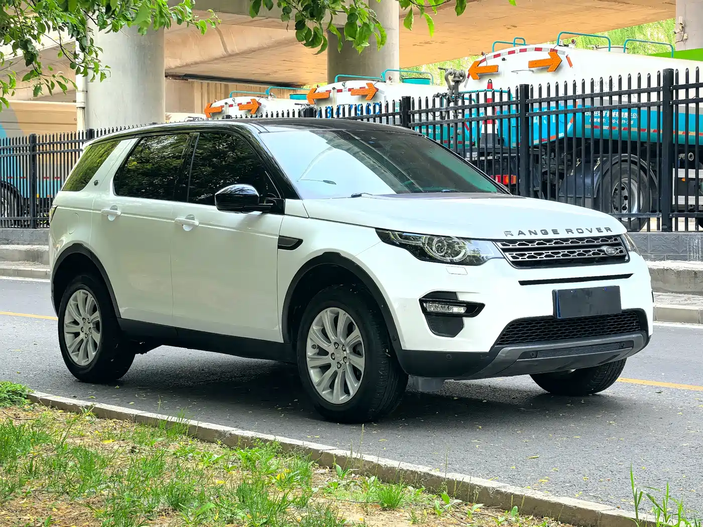 Land Rover Discovery Sport 2018 240PS SE Edition фото 3