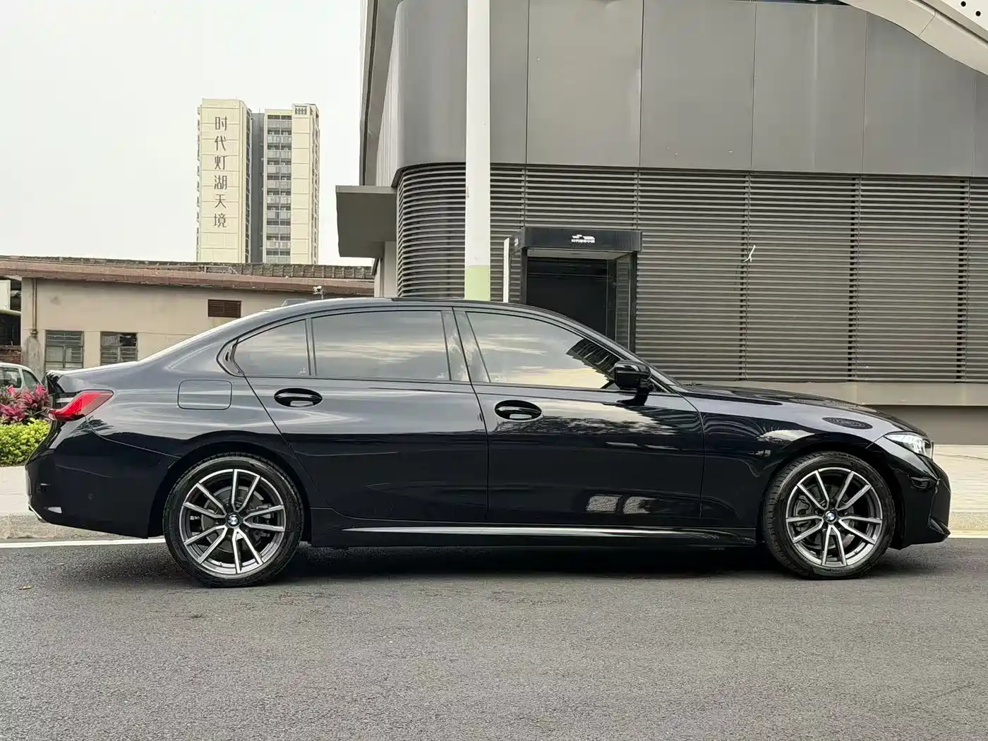 BMW 3 Series 2025 325i M Sport Package фото 16