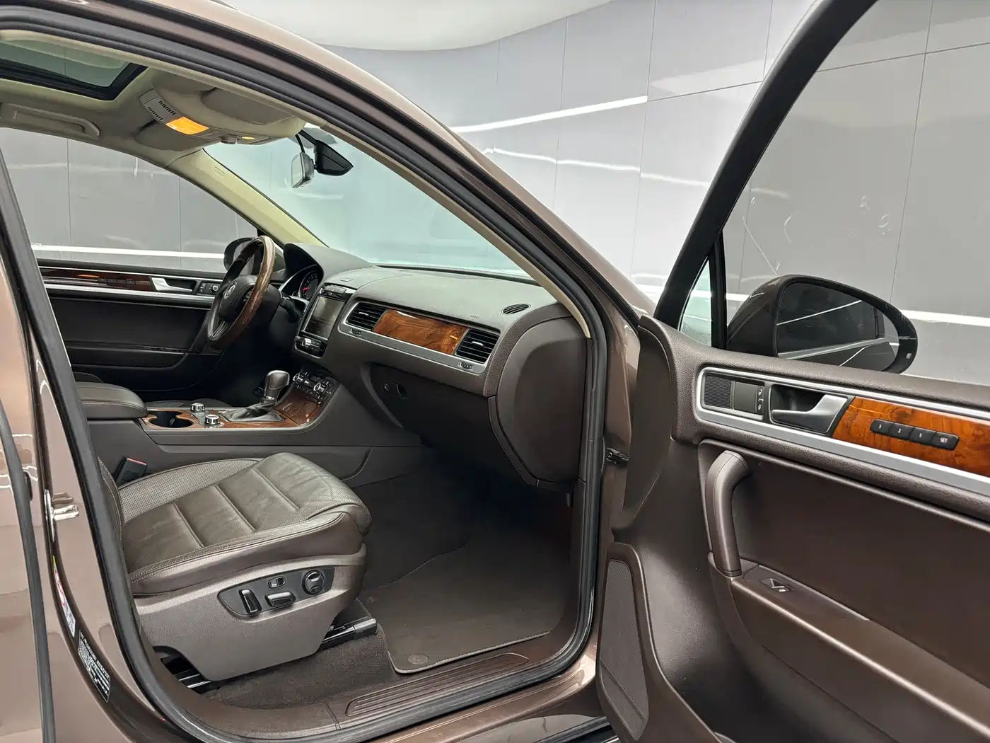 Volkswagen Touareg 2012 R-Line High Spec фото 12