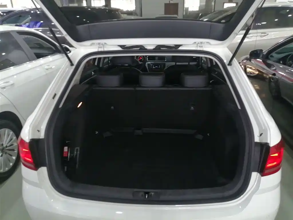 Volkswagen Lavida Tour 2017 230TSI DSG Comfort Edition фото 19