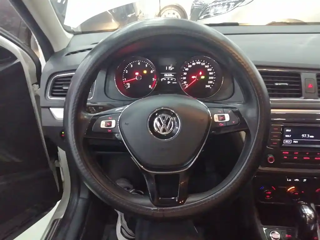 Volkswagen Lavida Tour 2017 230TSI DSG Comfort Edition фото 11