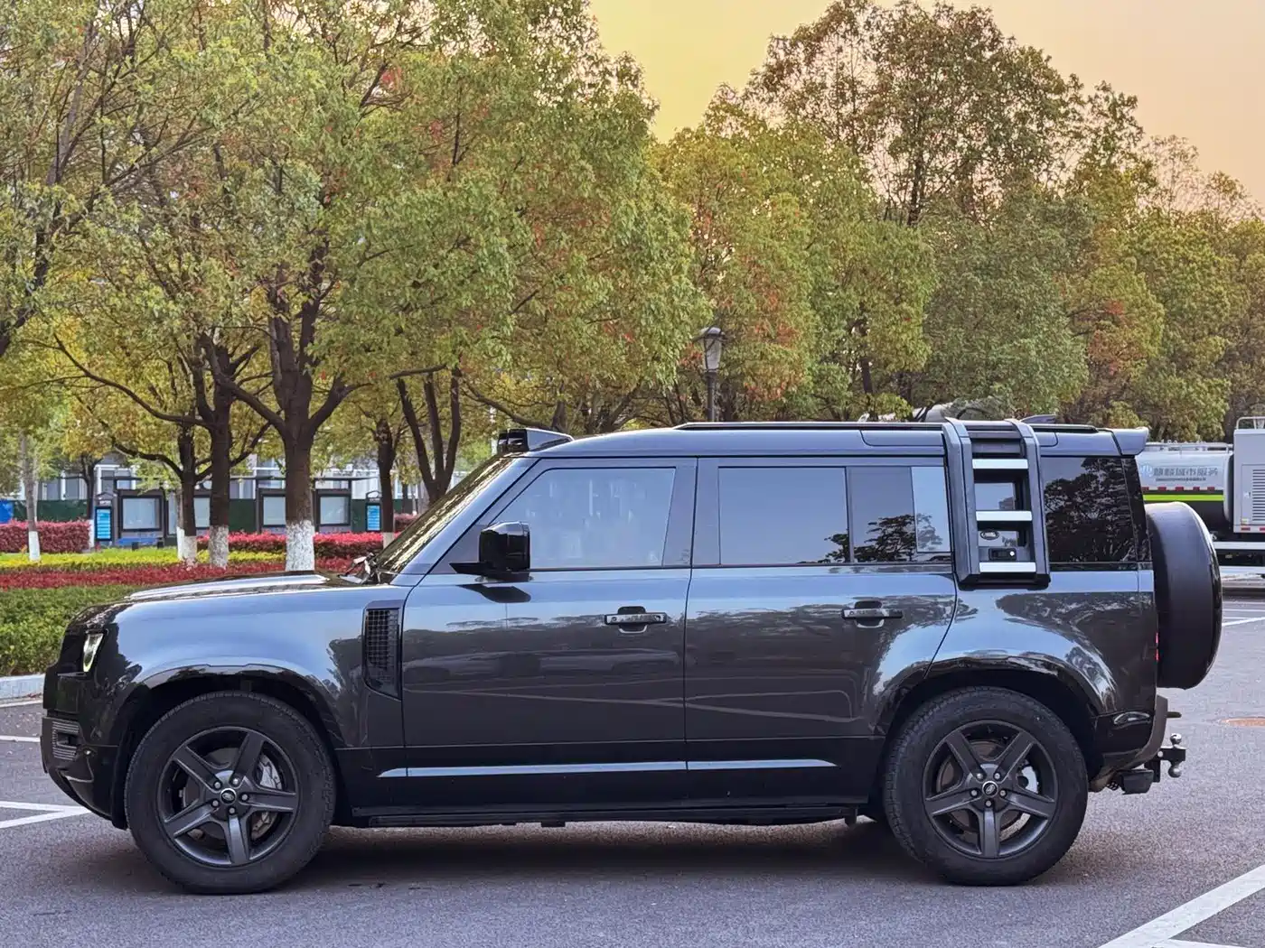 Land Rover Defender 2023 Model 110 3.0T P400 X-DYNAMIC HSE фото 5