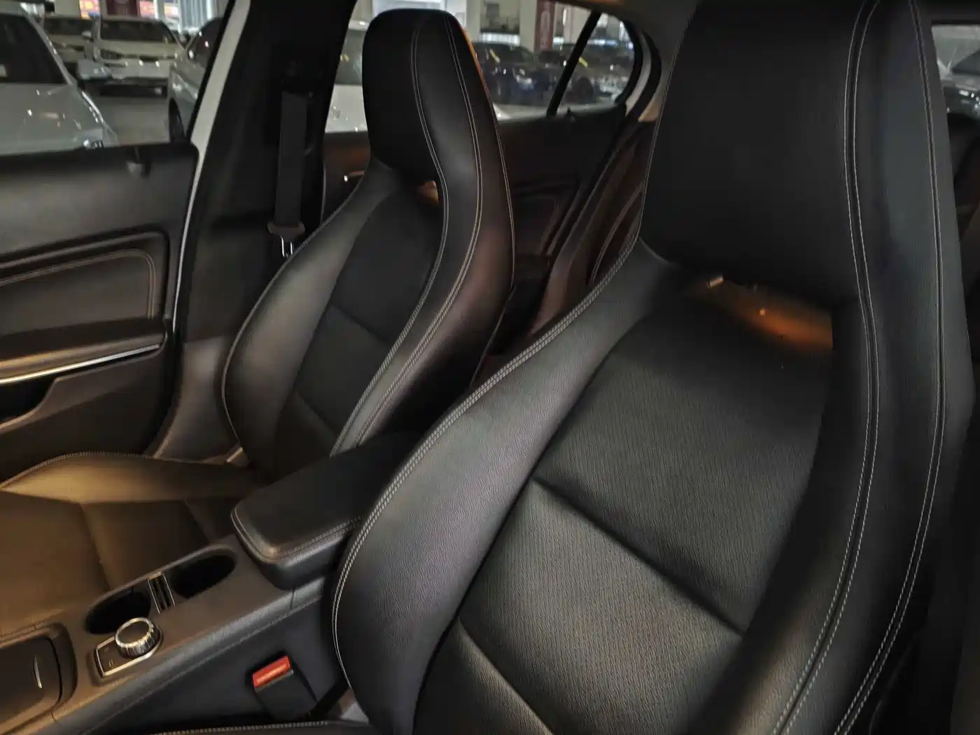 Mercedes-Benz GLA 2015 GLA 220 4MATIC Luxury фото 5
