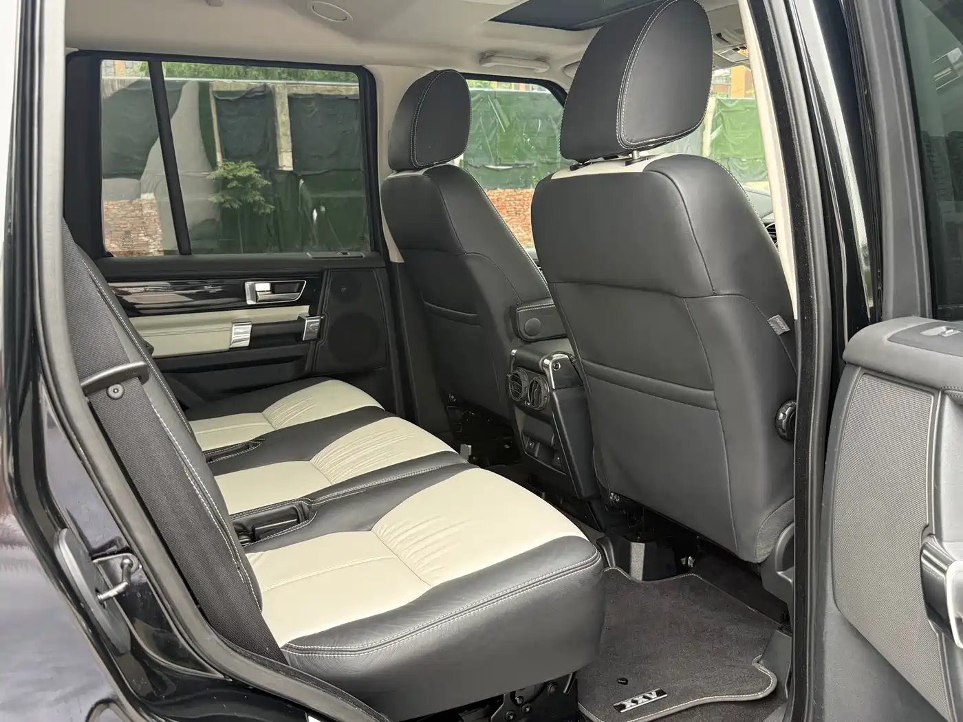 Land Rover Discovery 2014 3.0 SC V6 XXV Edition фото 16