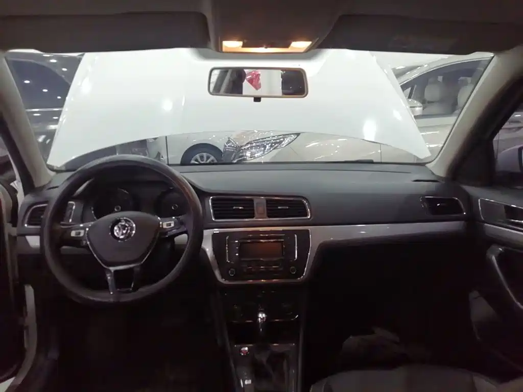 Volkswagen Lavida Tour 2017 230TSI DSG Comfort Edition фото 10