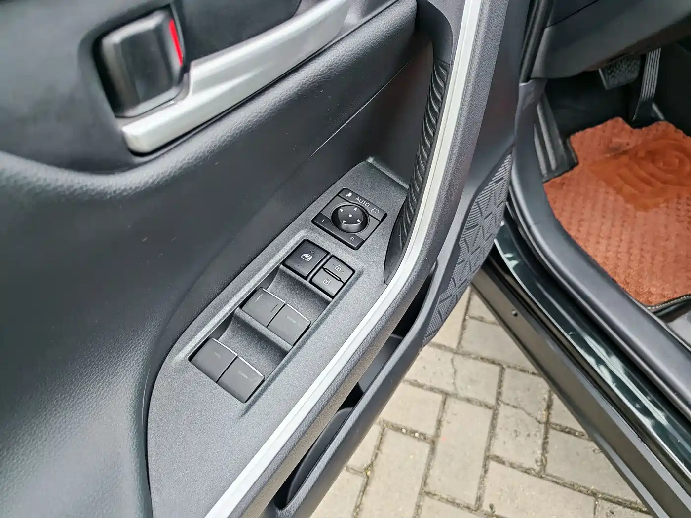 Toyota Wildlander 2024 2.0L CVT 2WD Luxury PLUS Edition фото 14