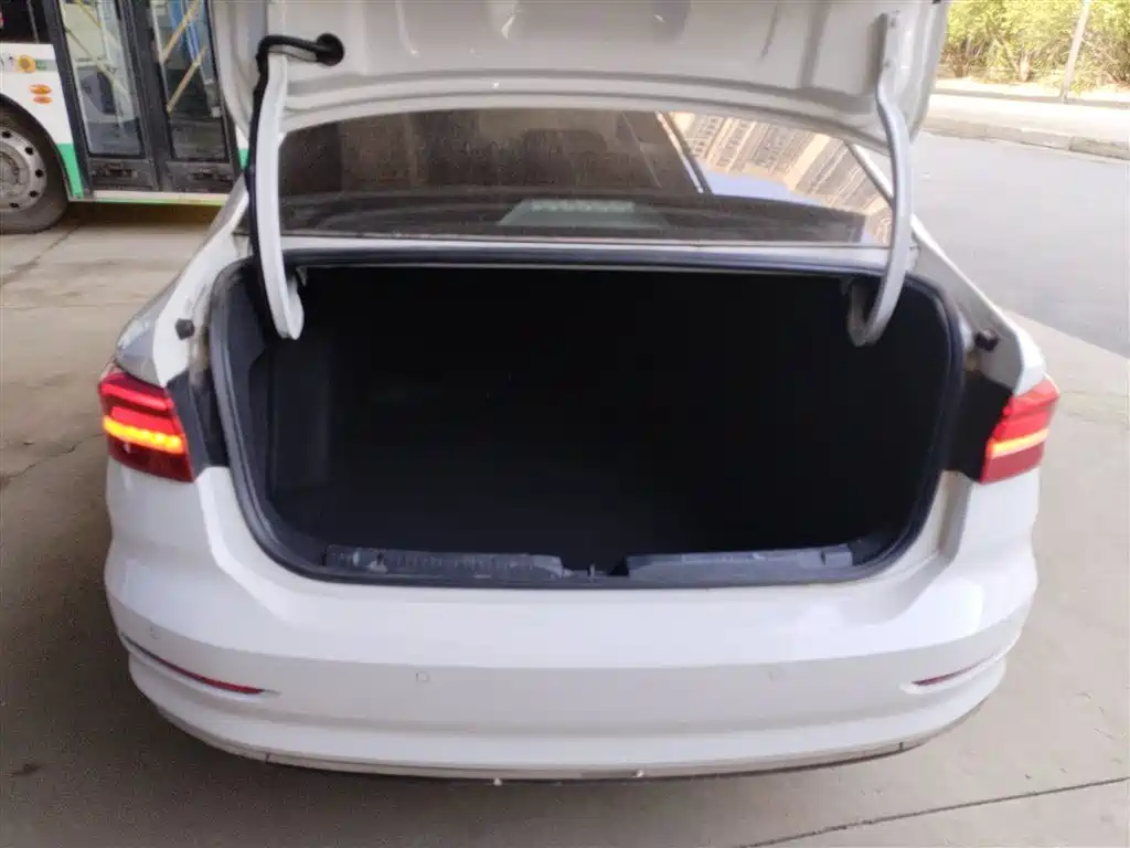 Volkswagen Lavida 2019 1.5L Automatic Trend Edition China VI фото 15