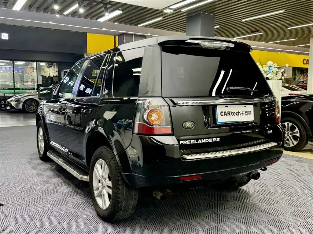 Land Rover Freelander 2 2013 2.0T Si4 SE Petrol Version фото 4