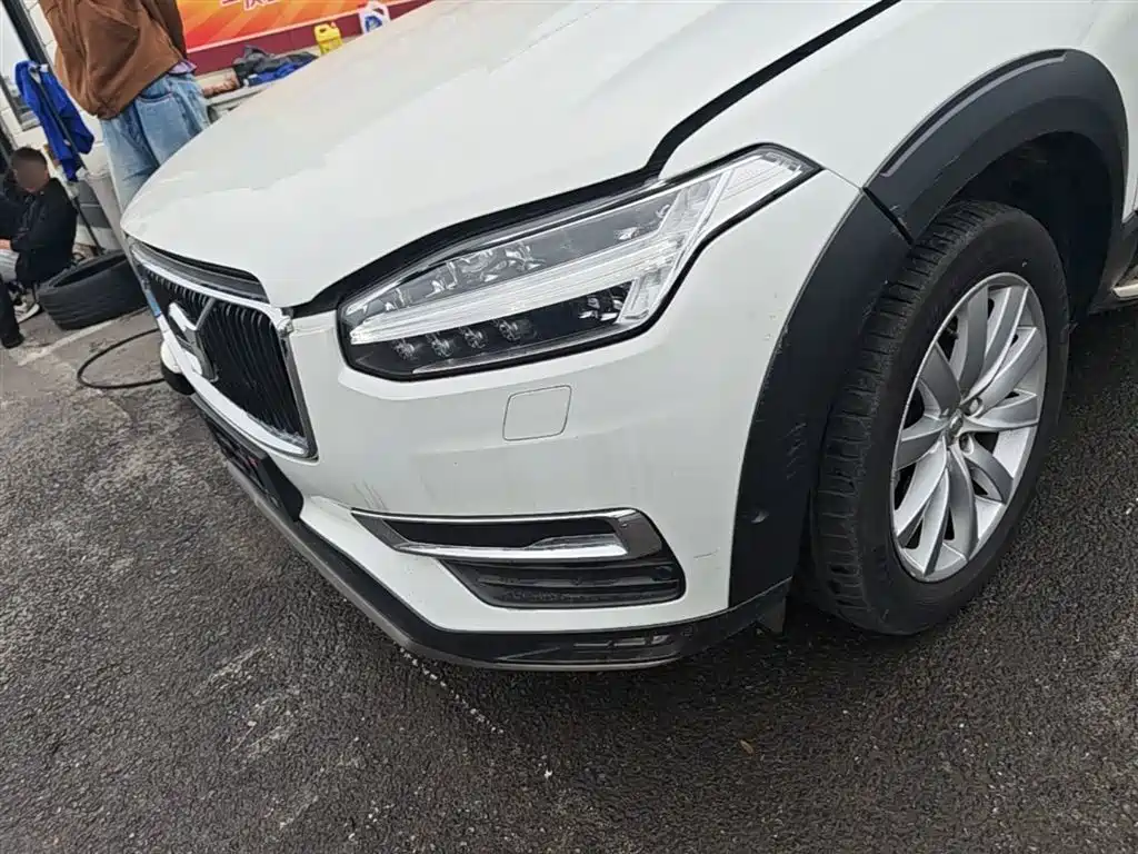 Фото 24 - Volvo XC90