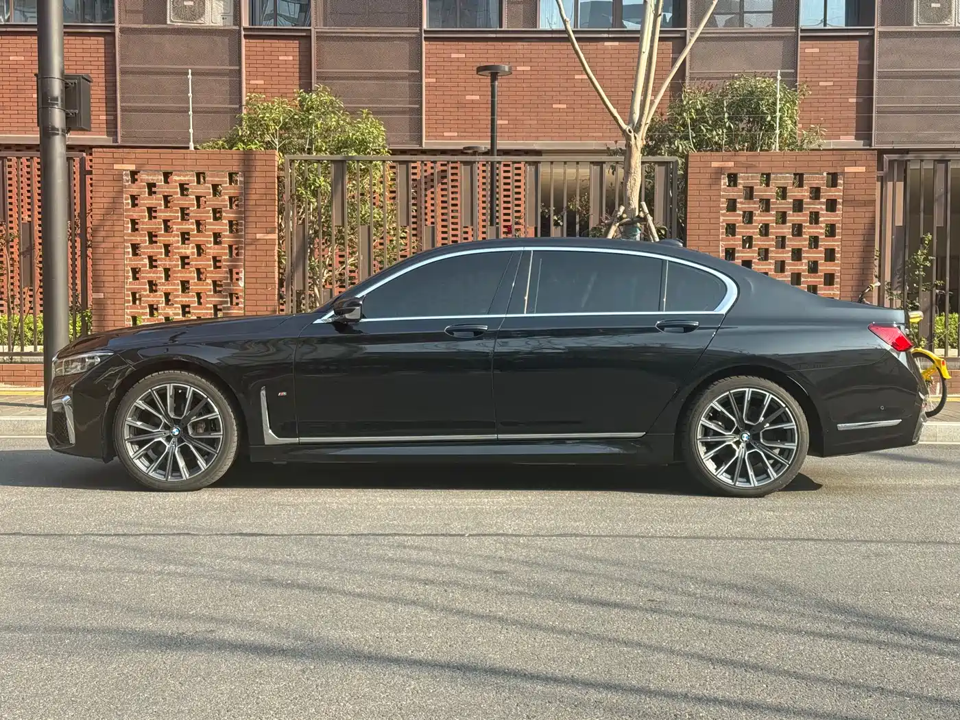 BMW 7 Series 2021 Model 740Li Leading M Sport Package фото 12