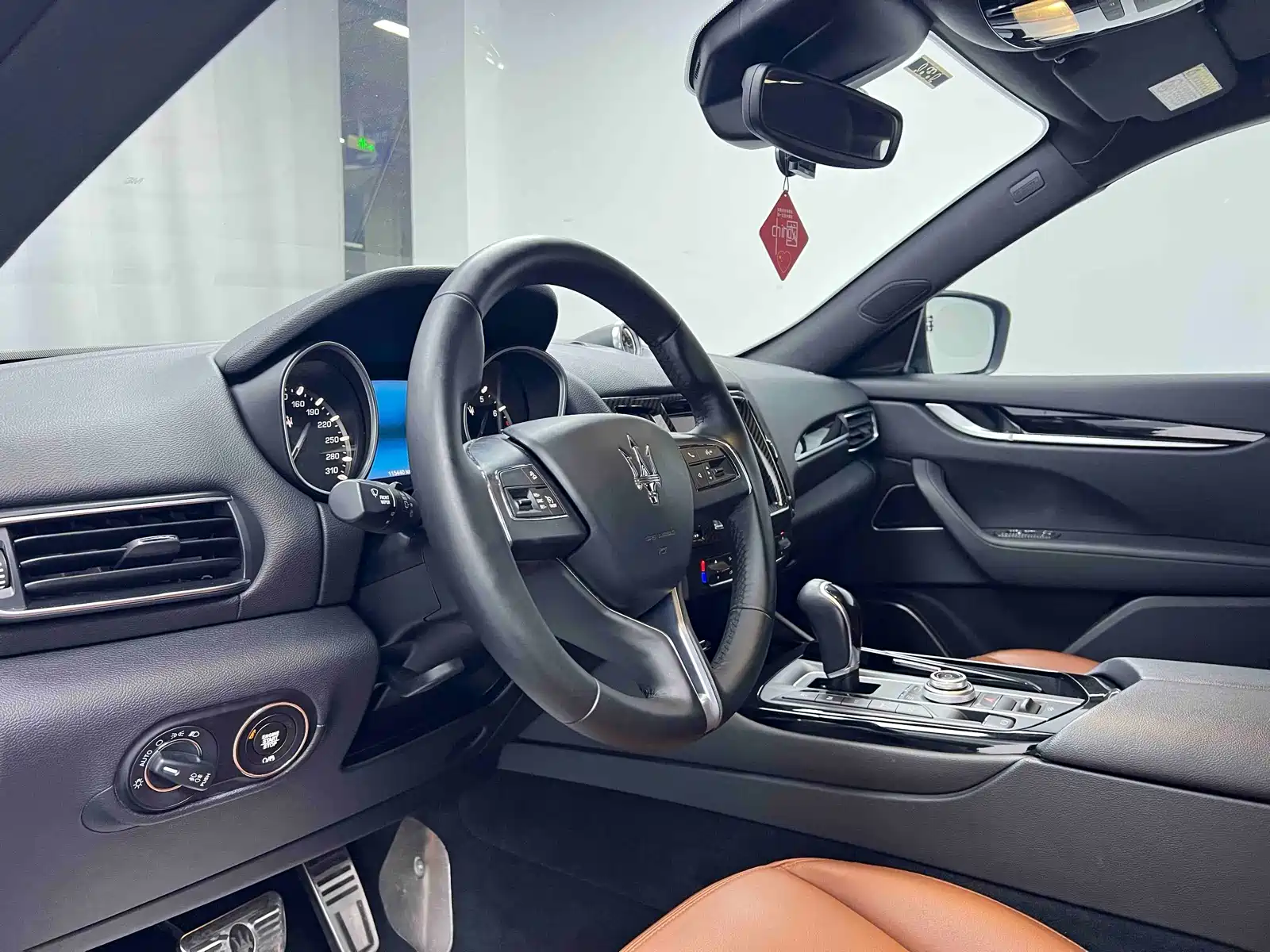 Photo 10 - Maserati Levante