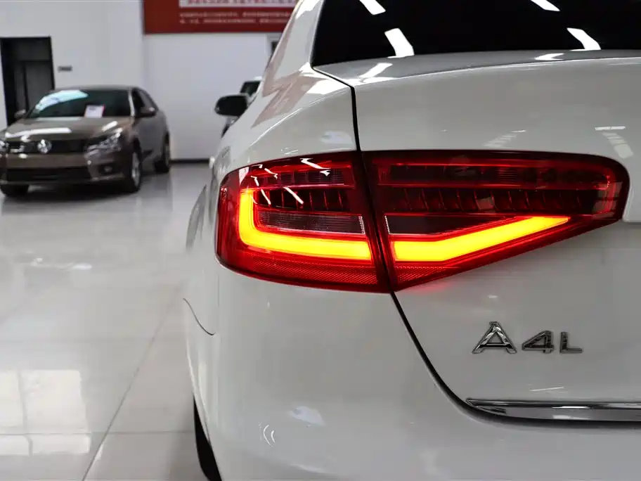 Audi A4L 2015 35 TFSI Auto Standard фото 30