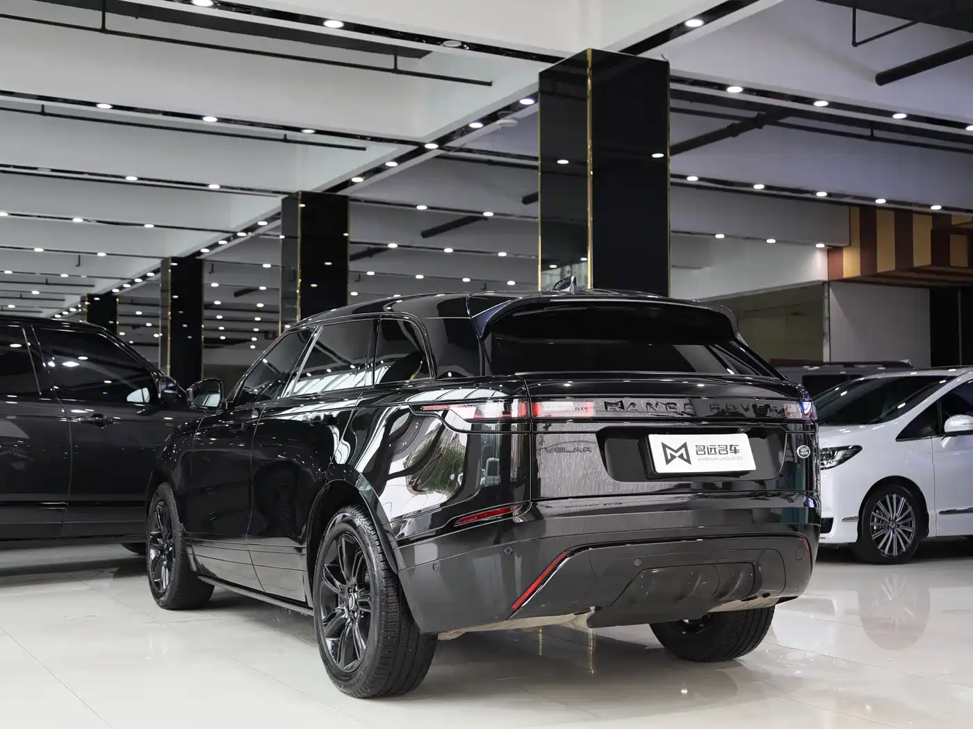Land Rover Range Rover Velar 2023 250PS Gloss Black Collector's Edition фото 19