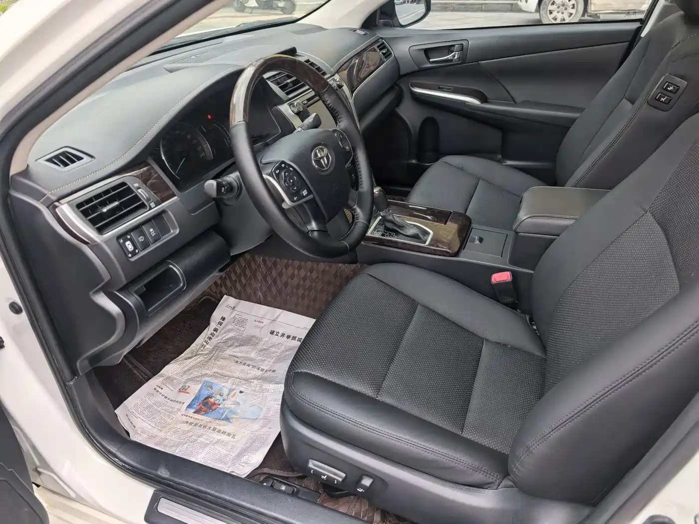 Toyota Camry 2016 2.5G 10th Anniversary Luxury Navigation Edition фото 8