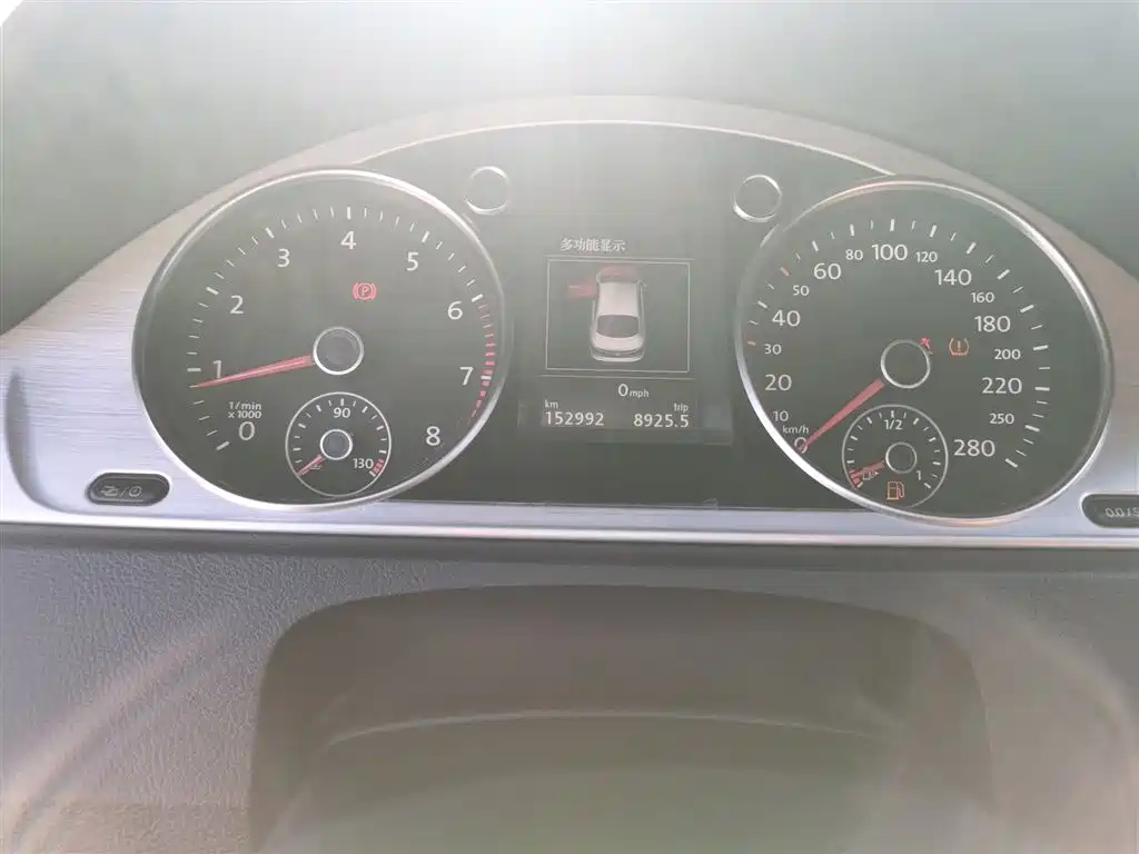 Volkswagen FAW-Volkswagen CC 2016 Model 2.0TSI Luxury фото 5