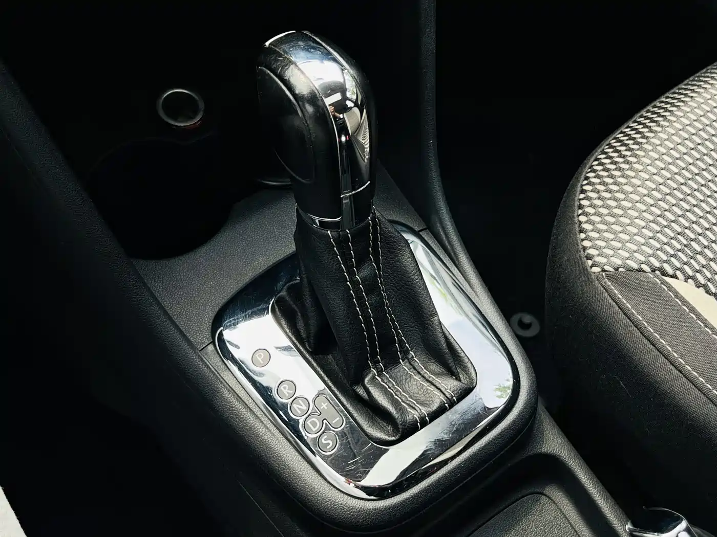 Volkswagen Polo 2012 1.6L Cross Polo AT фото 15