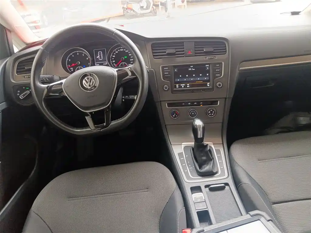 Volkswagen Golf 2016 1.6L Automatic Comfort фото 6