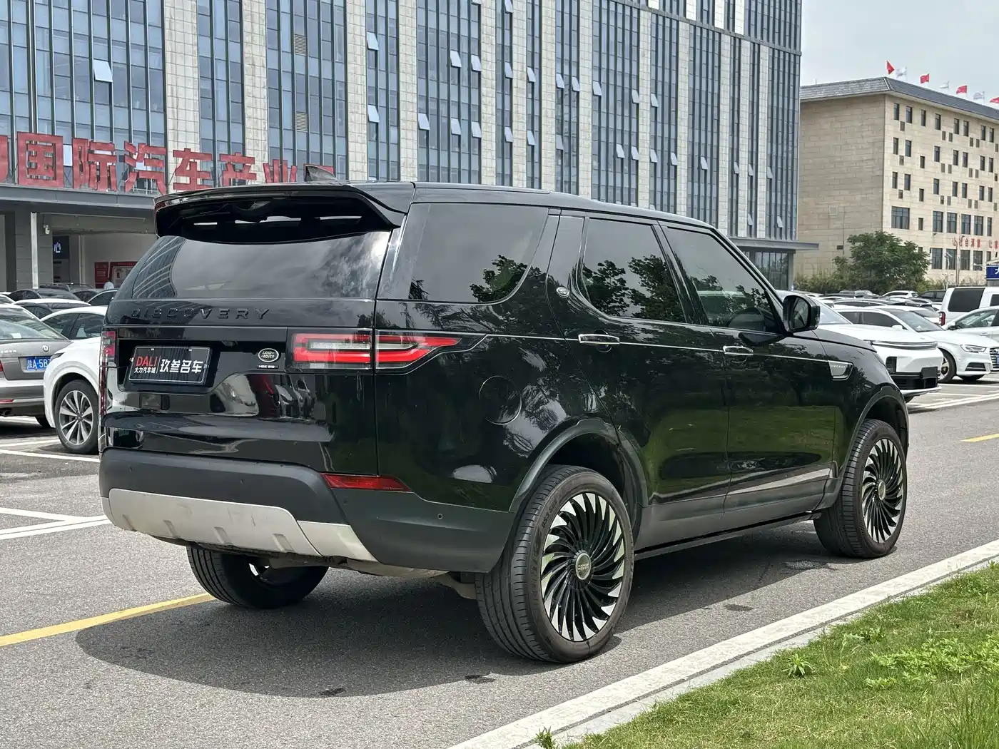Land Rover Discovery 2017 3.0 SC V6 HSE LUXURY фото 7