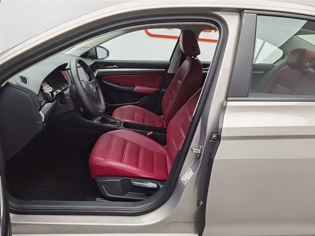 Volkswagen Bora 2019 1.5L Auto Fashion Model фото 10