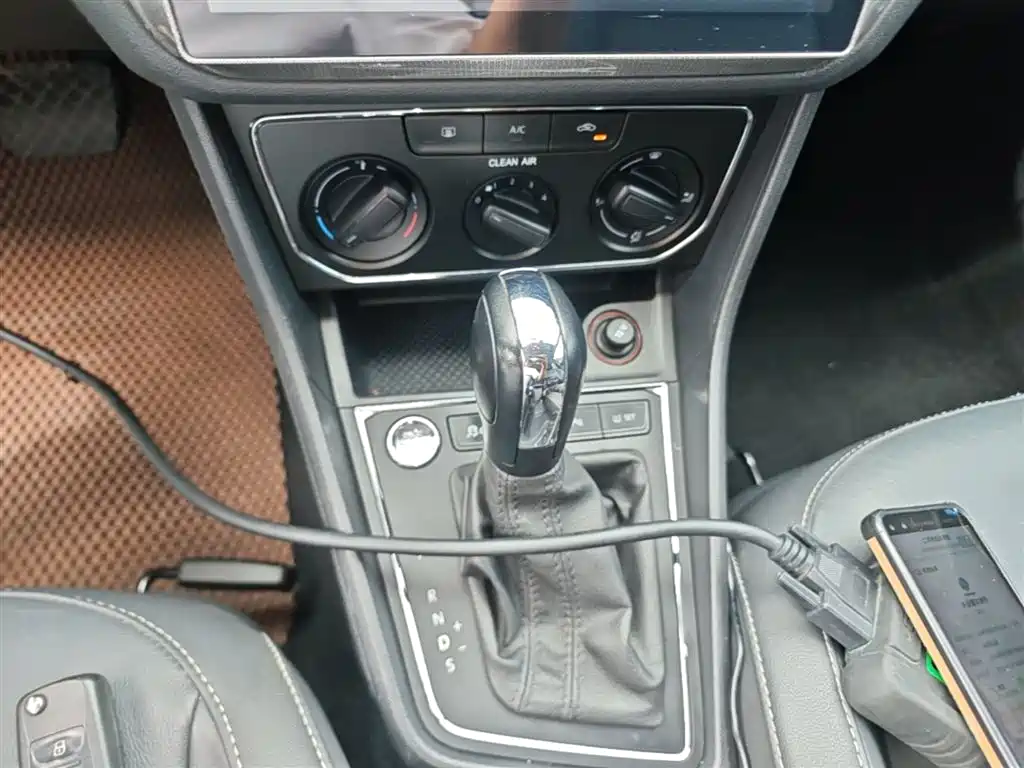 Volkswagen Lavida 2017 1.6L Automatic Comfort Edition фото 14