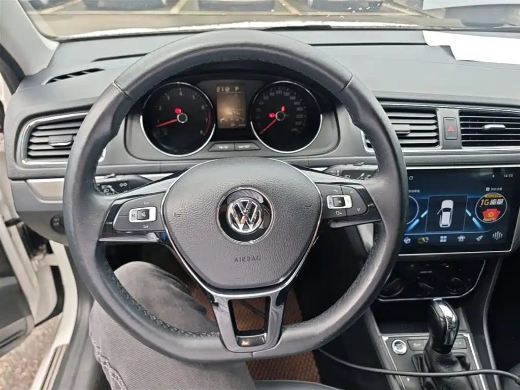 Volkswagen Lavida 2017 1.6L Automatic Comfort Edition фото 11