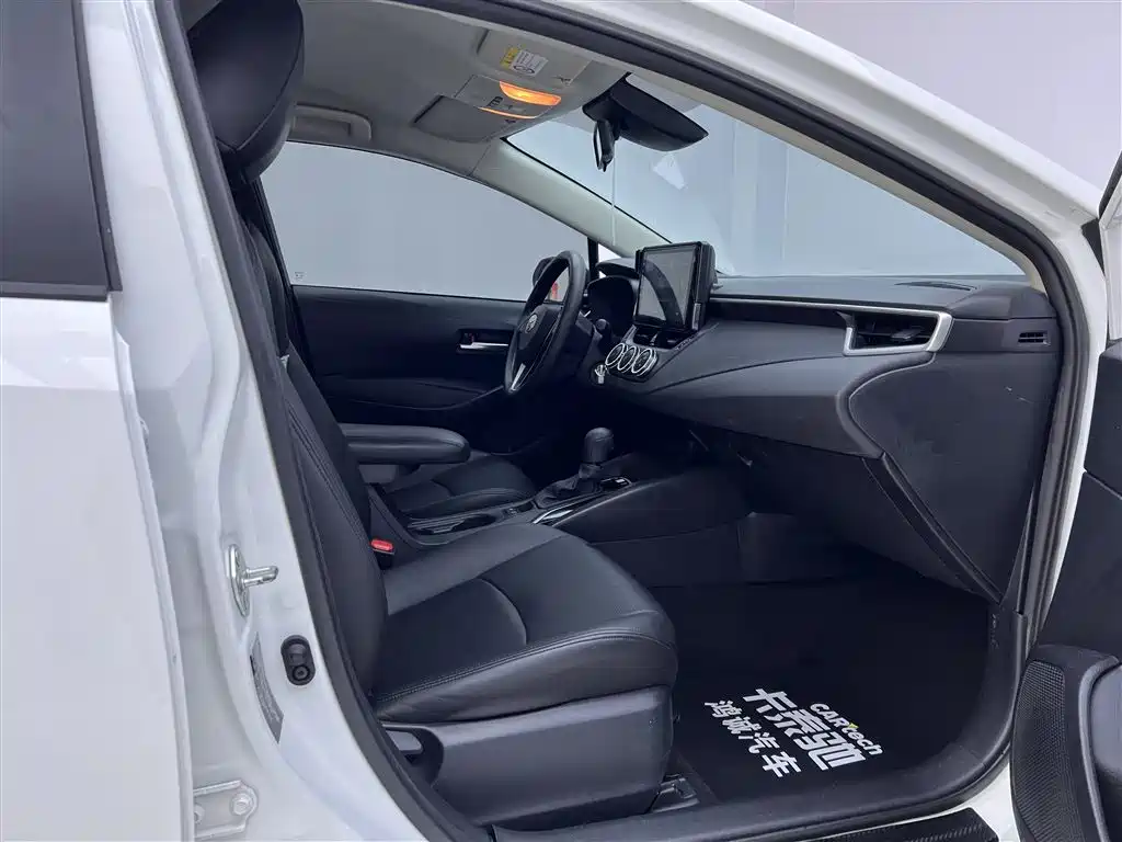 Toyota Corolla 2019 1.2T S-CVT GL Pioneer Edition фото 19