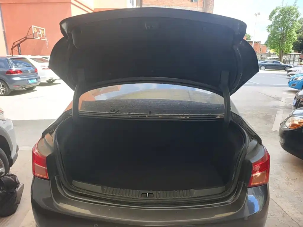 Photo 19 - Buick Verano