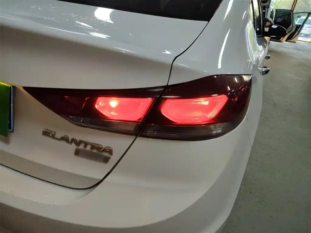 Hyundai Elantra 2016 1.4T DCT Dynamic·Vitality фото 24