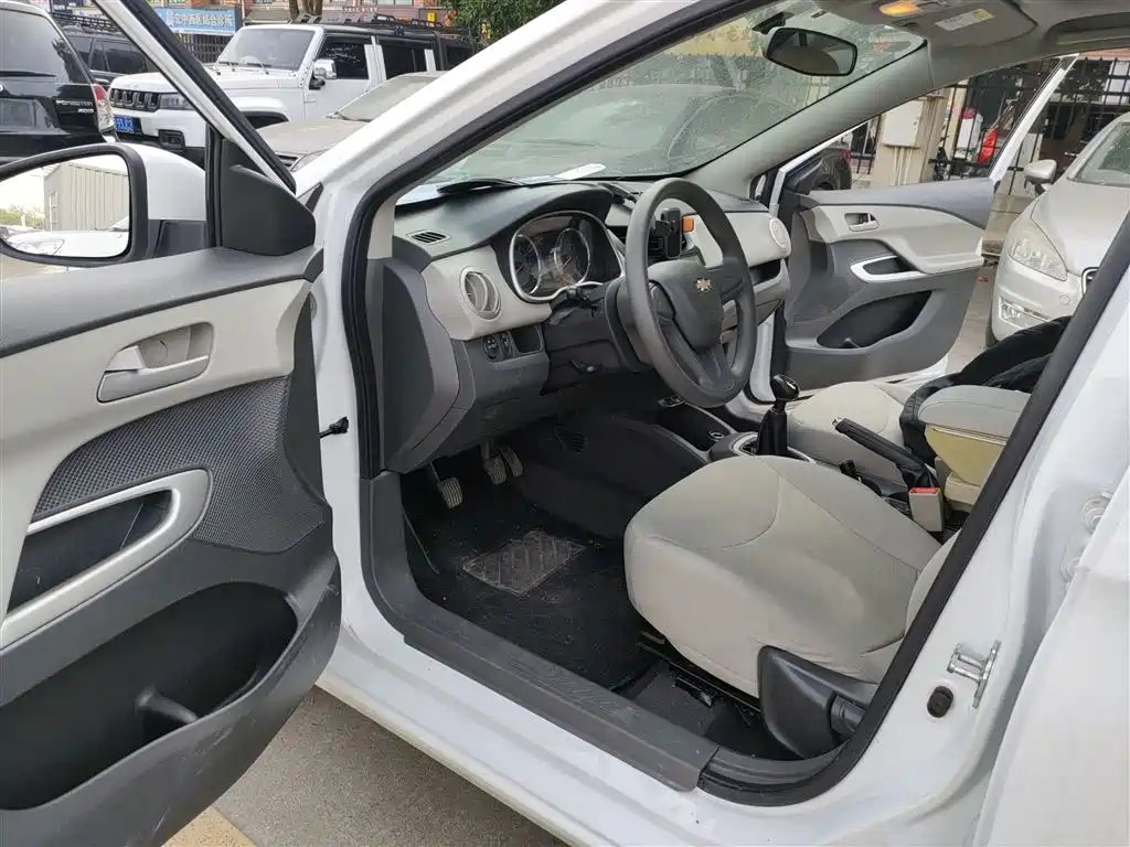 Chevrolet Sail 2015 Sail 3 1.5L Manual Ideal Sunroof Edition фото 16