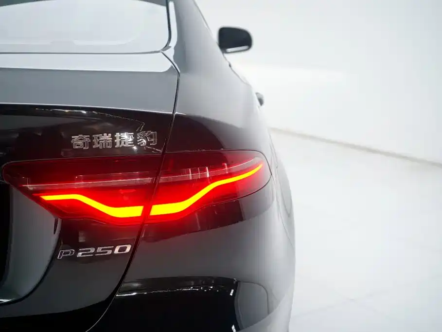 Фото 13 - Jaguar XEL