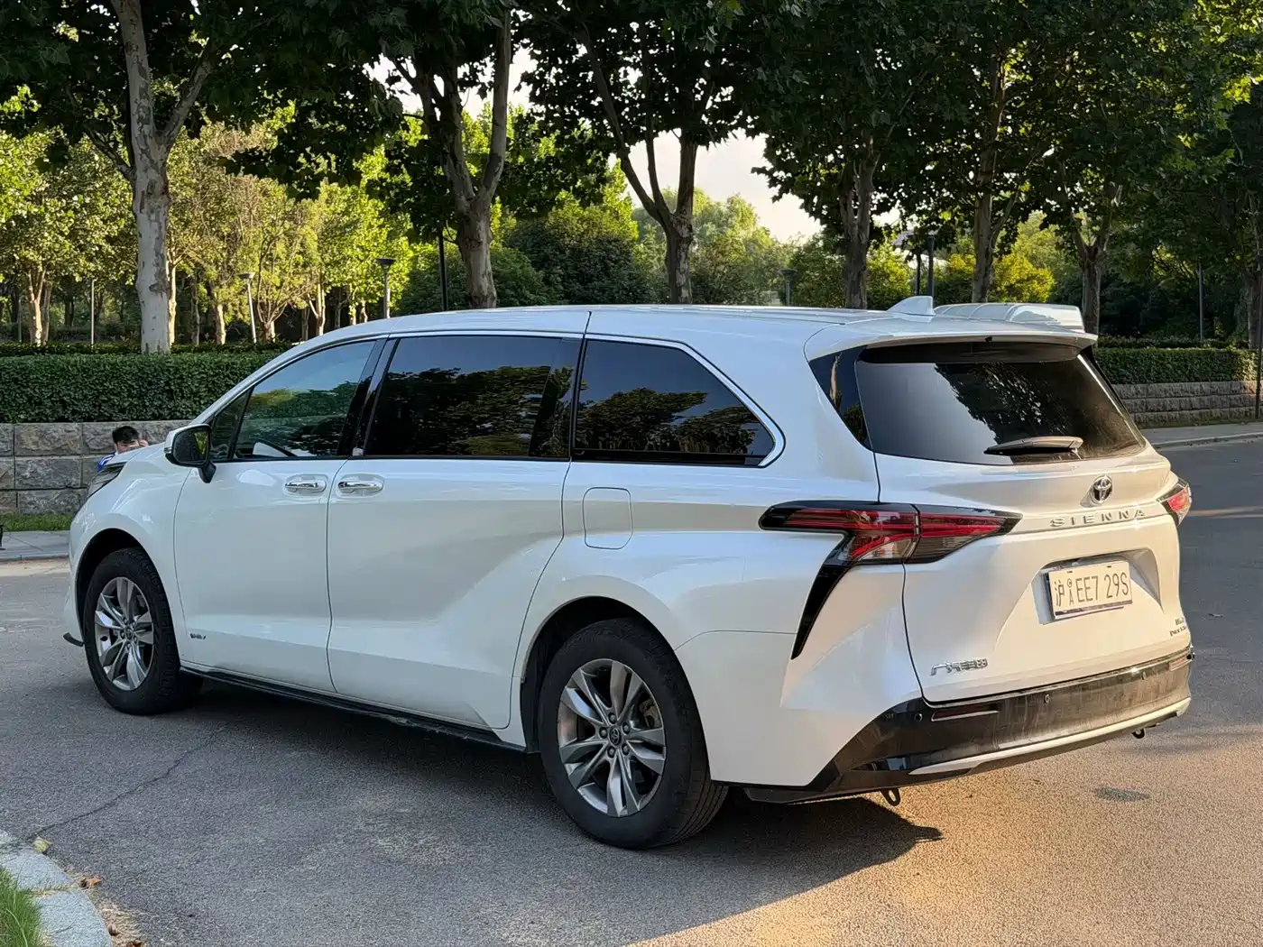Фото 7 - Toyota Sienna